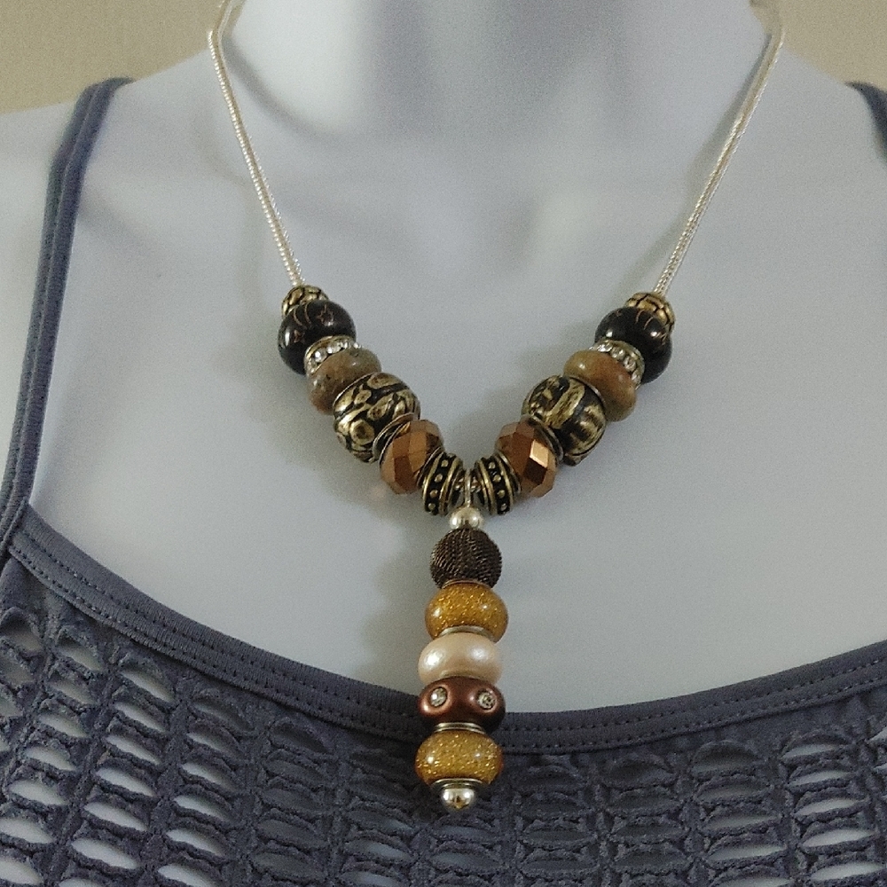 Hand Crafted Elegant Beaded Necklace in Gold and Brown